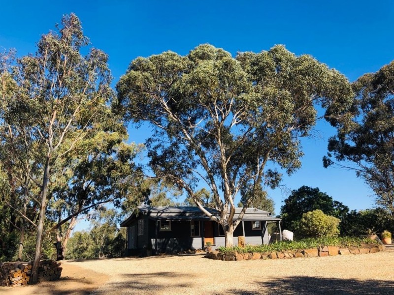 32 Five Gums Lane, Heathcote VIC 3523