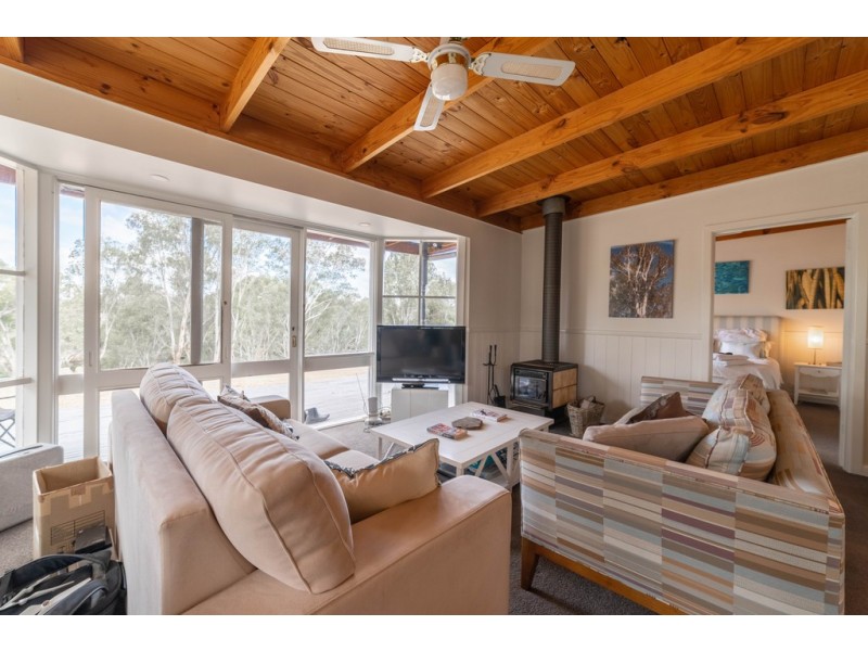 32 Five Gums Lane, Heathcote VIC 3523