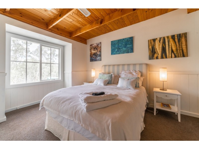 32 Five Gums Lane, Heathcote VIC 3523