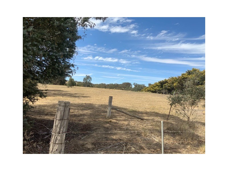 32 Five Gums Lane, Heathcote VIC 3523