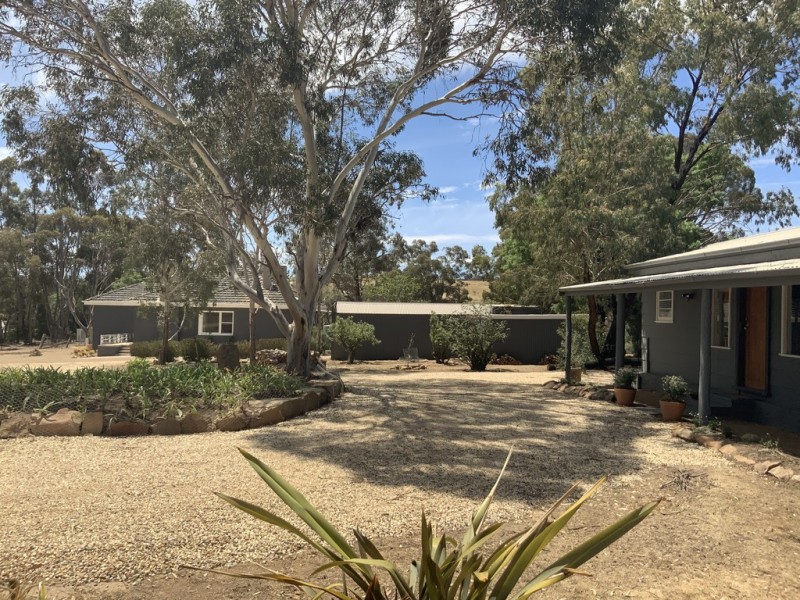 32 Five Gums Lane, Heathcote VIC 3523