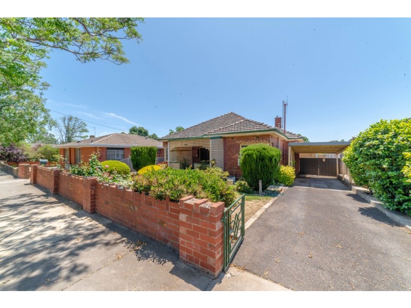 11 Nish Street, Flora Hill VIC 3550