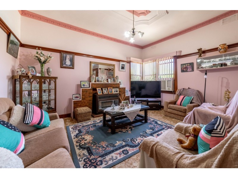 11 Nish Street, Flora Hill VIC 3550