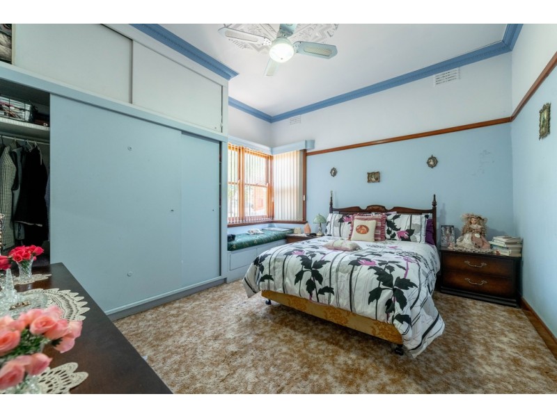 11 Nish Street, Flora Hill VIC 3550