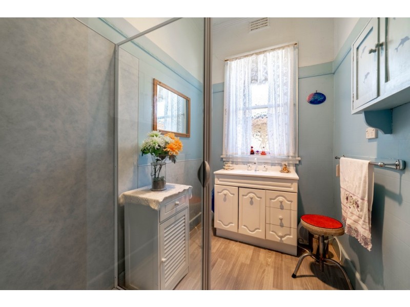 11 Nish Street, Flora Hill VIC 3550