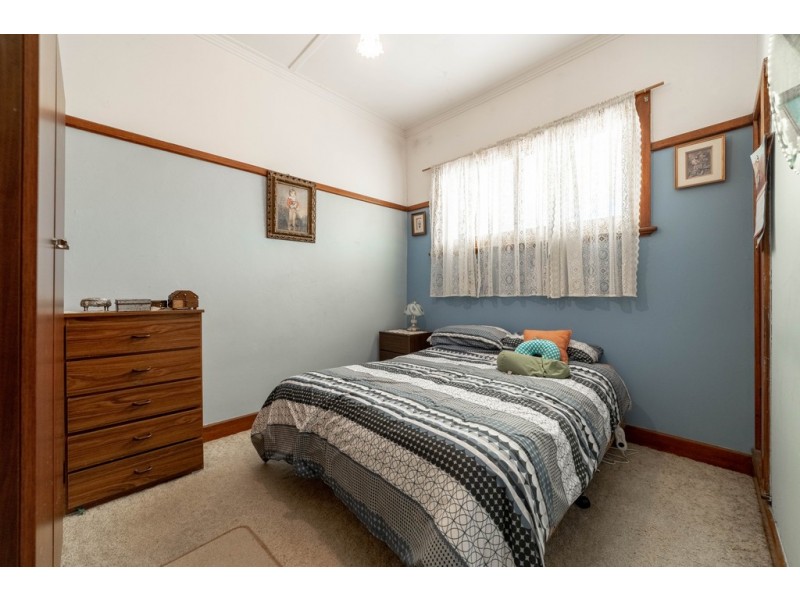 11 Nish Street, Flora Hill VIC 3550