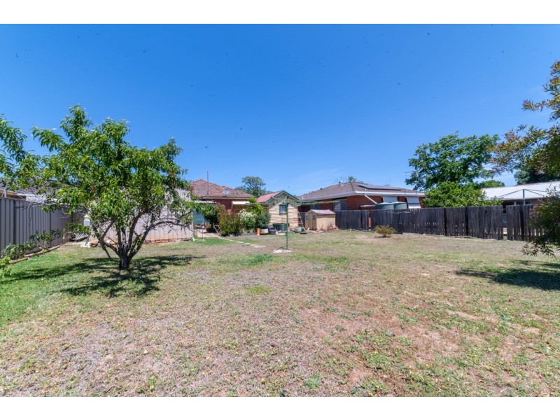 11 Nish Street, Flora Hill VIC 3550