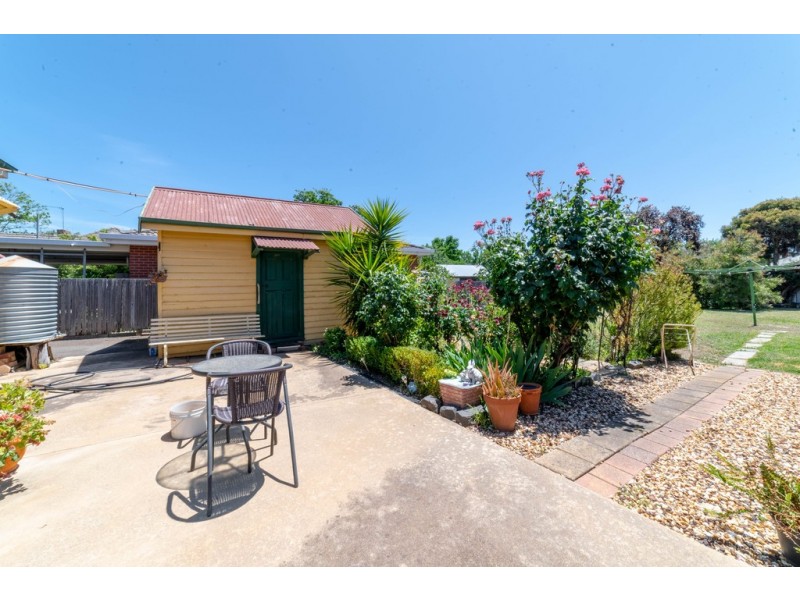 11 Nish Street, Flora Hill VIC 3550