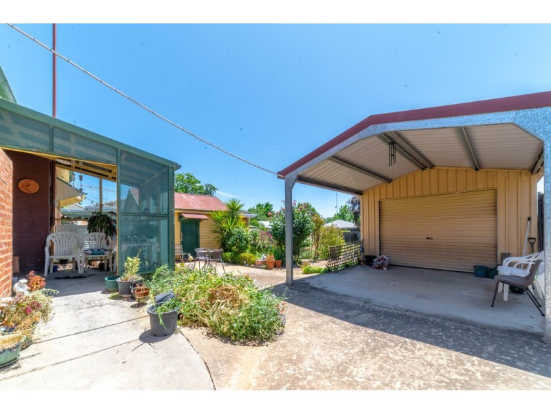 11 Nish Street, Flora Hill VIC 3550