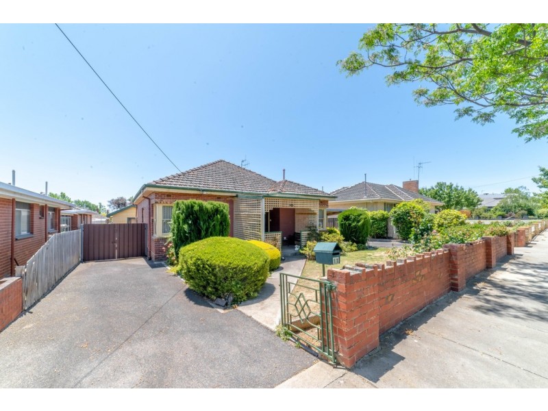 11 Nish Street, Flora Hill VIC 3550