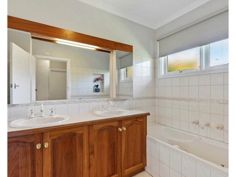 18 Somerville Street, Flora Hill VIC 3550