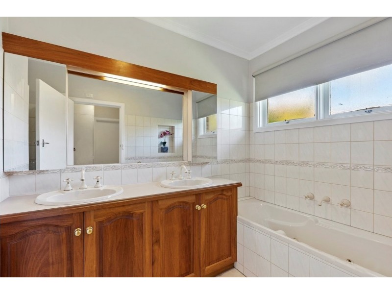 18 Somerville Street, Flora Hill VIC 3550