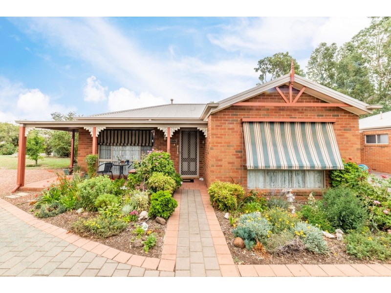 1/9 Laxdale Court, Kangaroo Flat VIC 3555