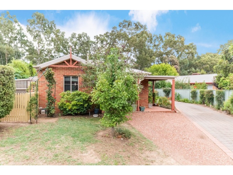 1/9 Laxdale Court, Kangaroo Flat VIC 3555