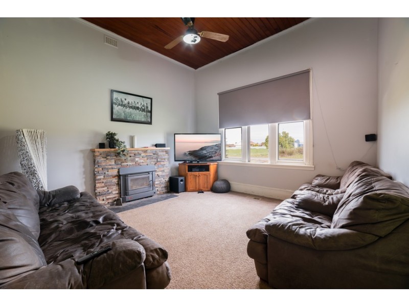 8 McPherson Street, Epsom VIC 3551