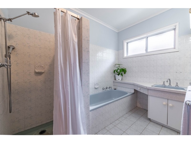 1 Thomas Street, Ironbark VIC 3550