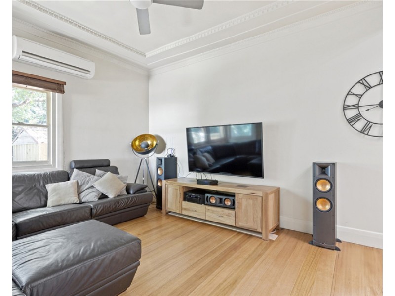 16 Rodney Street, Quarry Hill VIC 3550