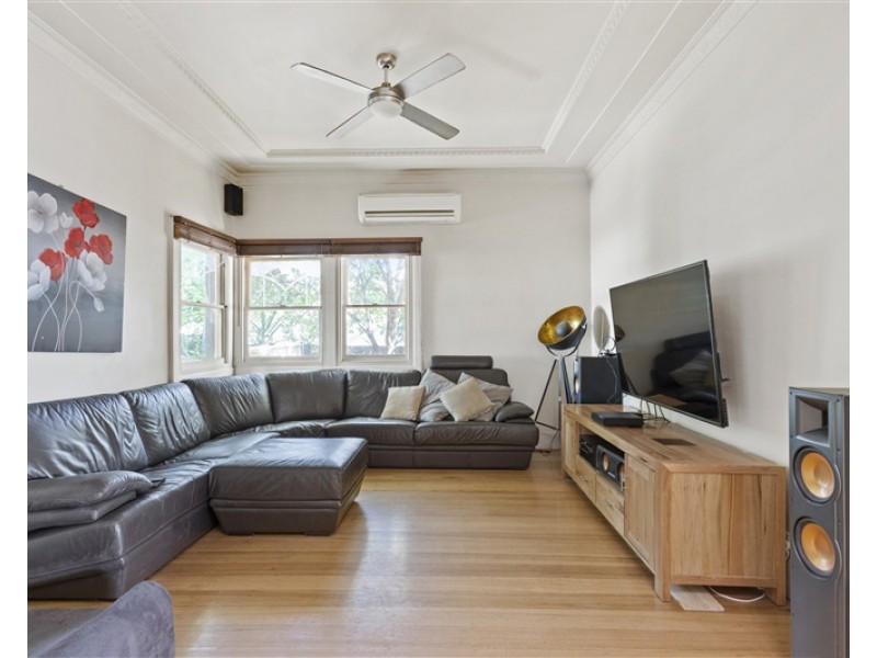 16 Rodney Street, Quarry Hill VIC 3550