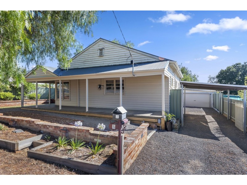 2 Knape Street, Long Gully VIC 3550