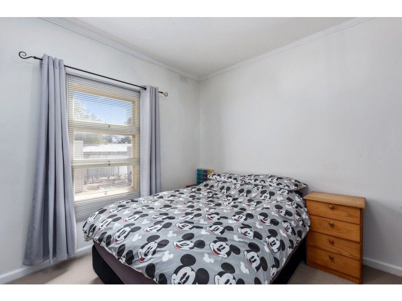 2 Knape Street, Long Gully VIC 3550