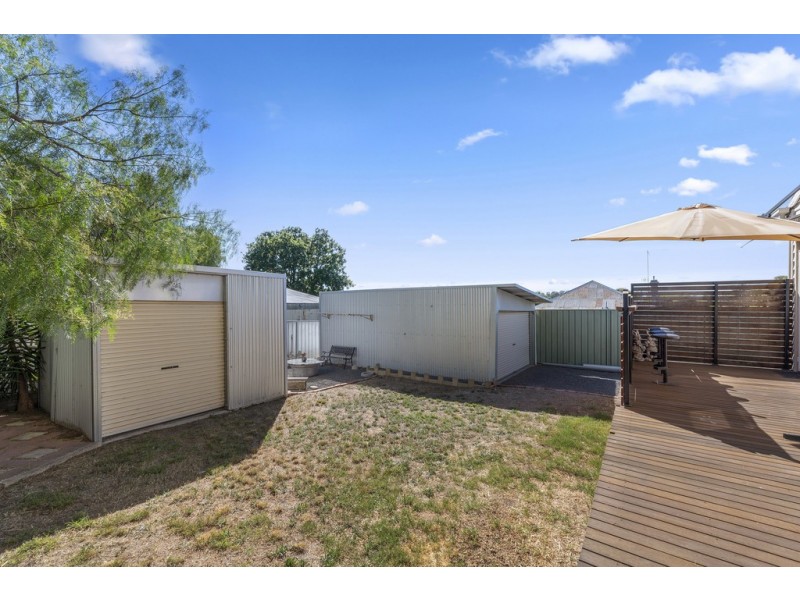 2 Knape Street, Long Gully VIC 3550