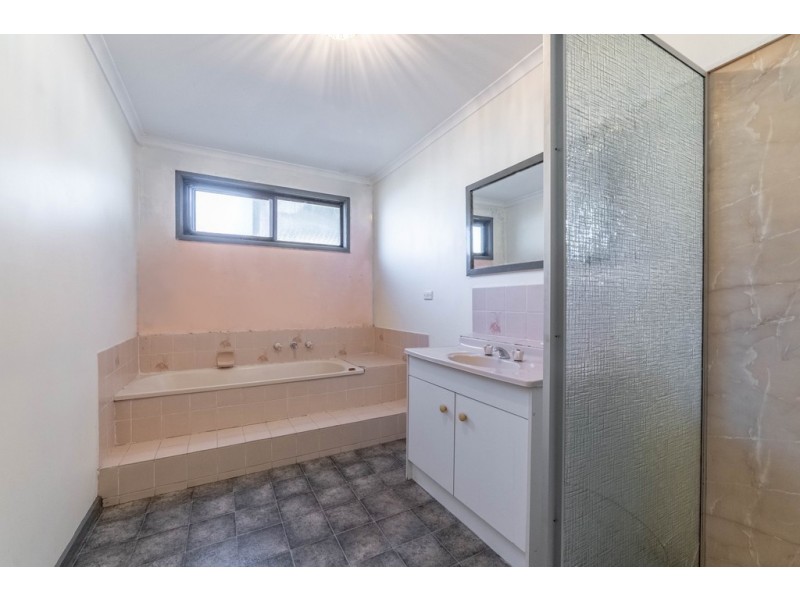 3/397 High Street, Golden Square VIC 3555