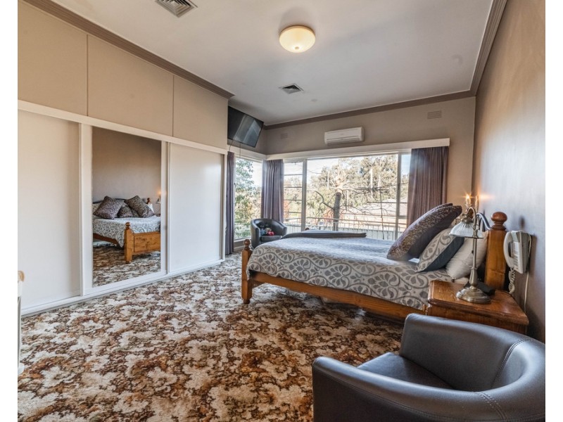 4 Harpin Street, Strathdale VIC 3550