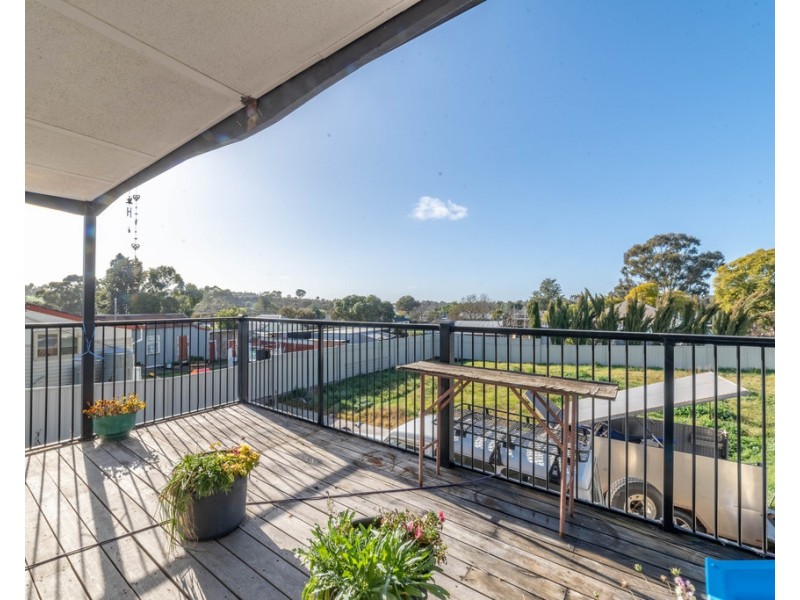 9 Daniel Street, Long Gully VIC 3550