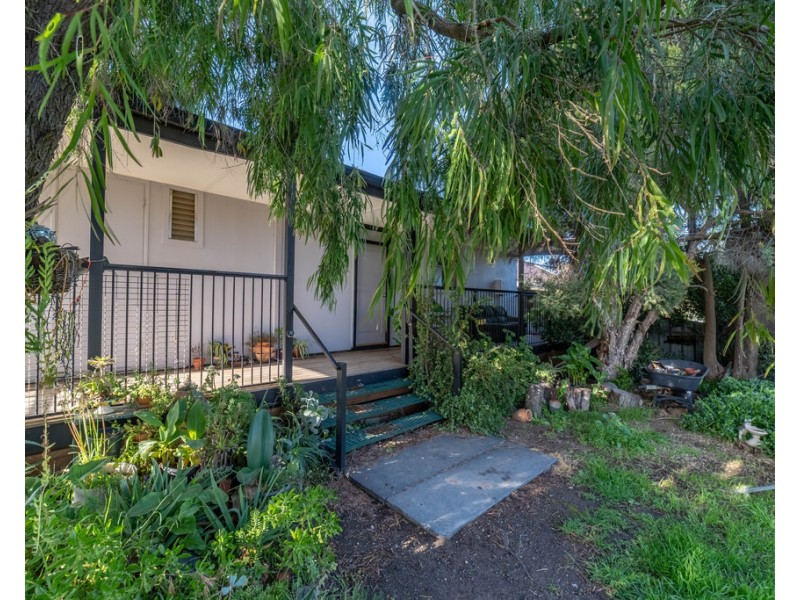 9 Daniel Street, Long Gully VIC 3550