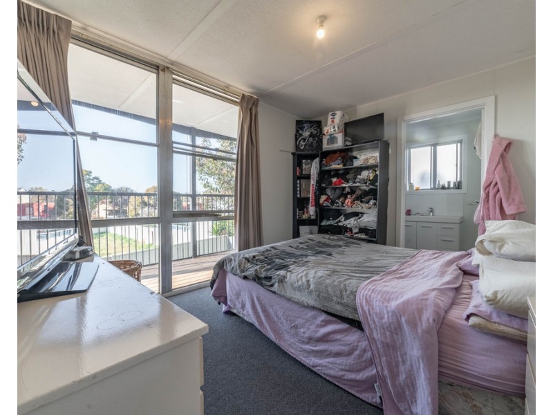 9 Daniel Street, Long Gully VIC 3550