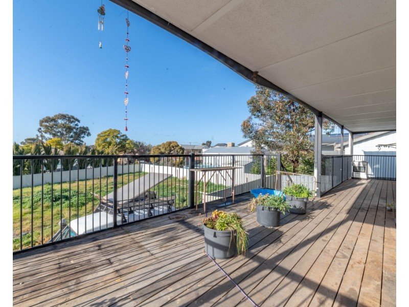9 Daniel Street, Long Gully VIC 3550