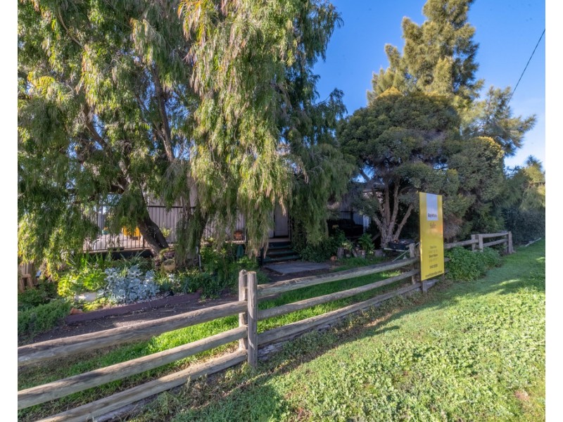 9 Daniel Street, Long Gully VIC 3550