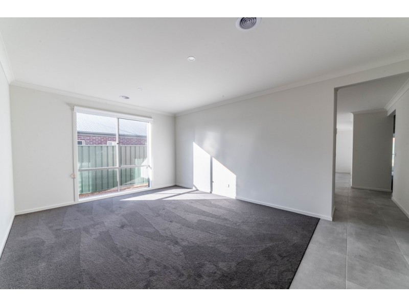 11 Loriini Place, Kangaroo Flat VIC 3555