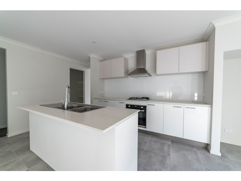 11 Loriini Place, Kangaroo Flat VIC 3555