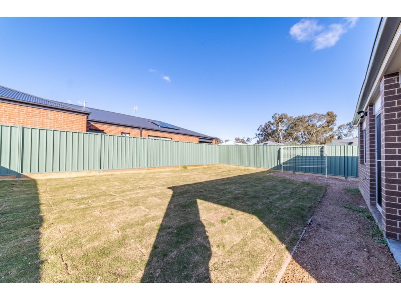 11 Loriini Place, Kangaroo Flat VIC 3555