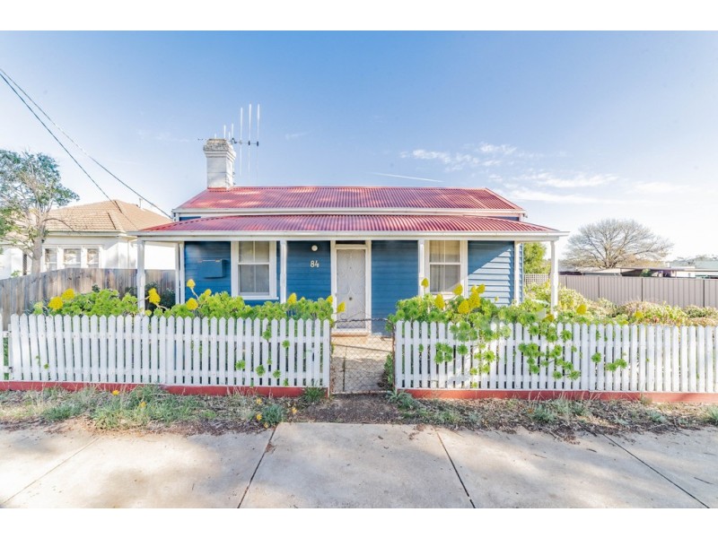 84 Neale Street, Kennington VIC 3550