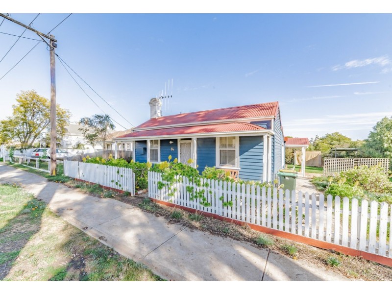 84 Neale Street, Kennington VIC 3550
