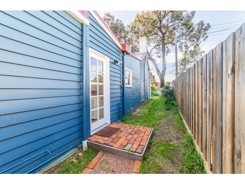 84 Neale Street, Kennington VIC 3550