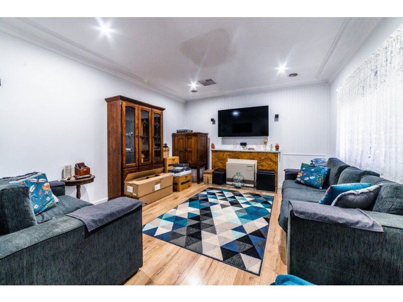 9 Longmore Street, Kangaroo Flat VIC 3555