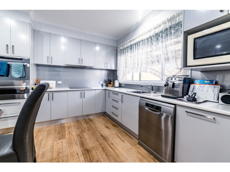 9 Longmore Street, Kangaroo Flat VIC 3555