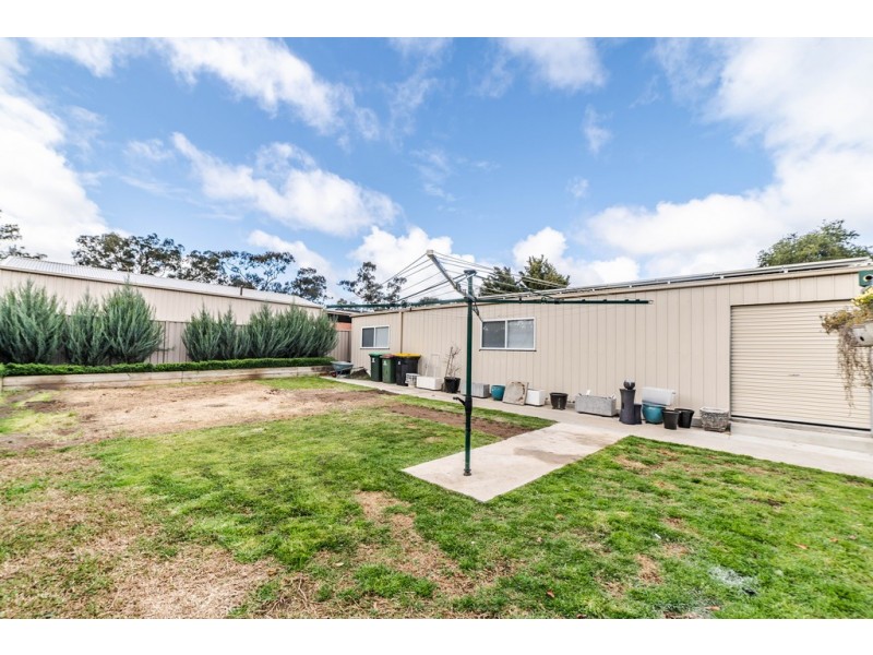 9 Longmore Street, Kangaroo Flat VIC 3555