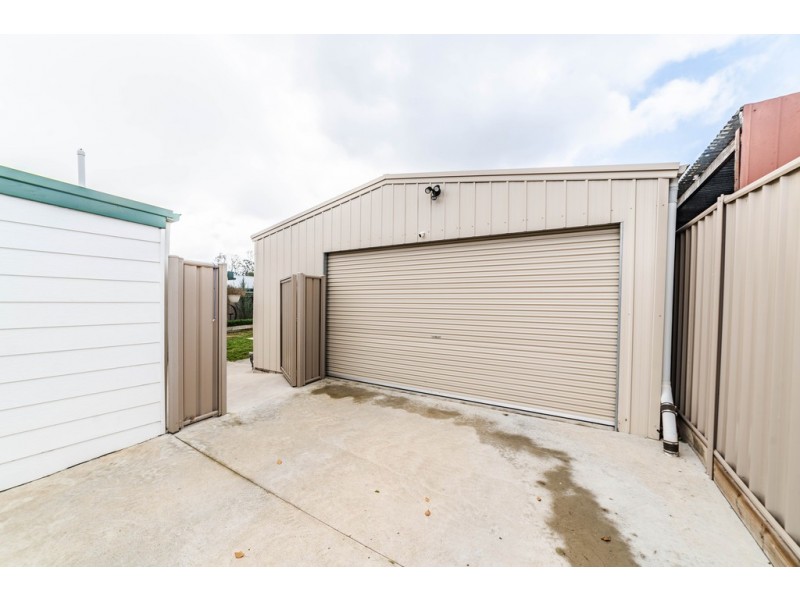 9 Longmore Street, Kangaroo Flat VIC 3555