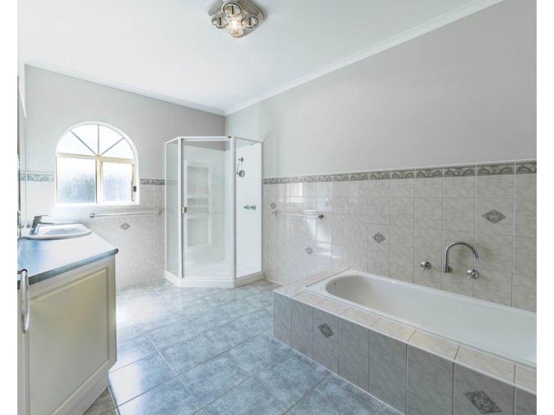 34 Homebush Drive, Junortoun VIC 3551