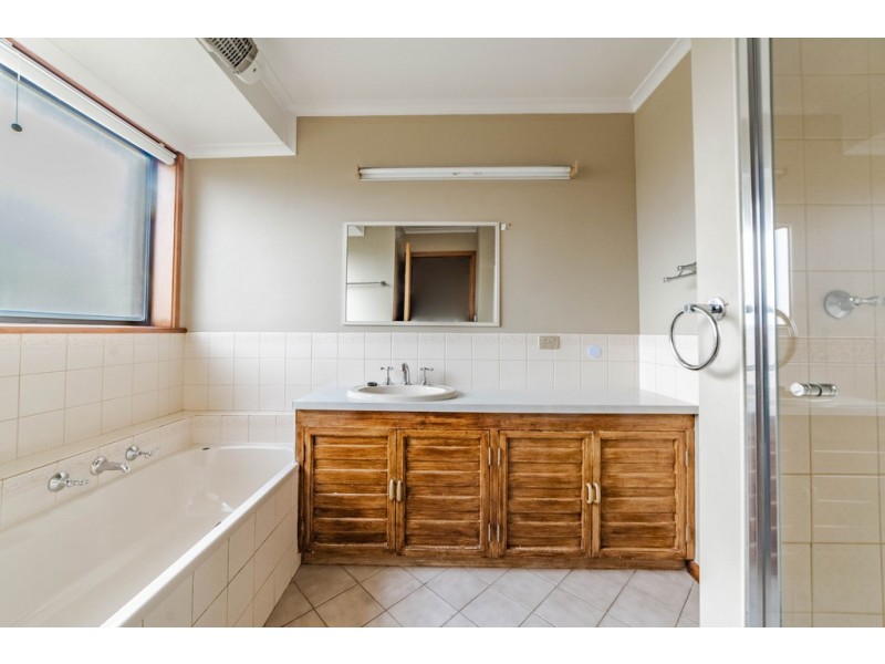 11 Regent Street, Kangaroo Flat VIC 3555