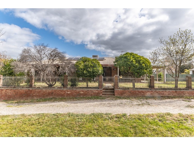 11 Regent Street, Kangaroo Flat VIC 3555