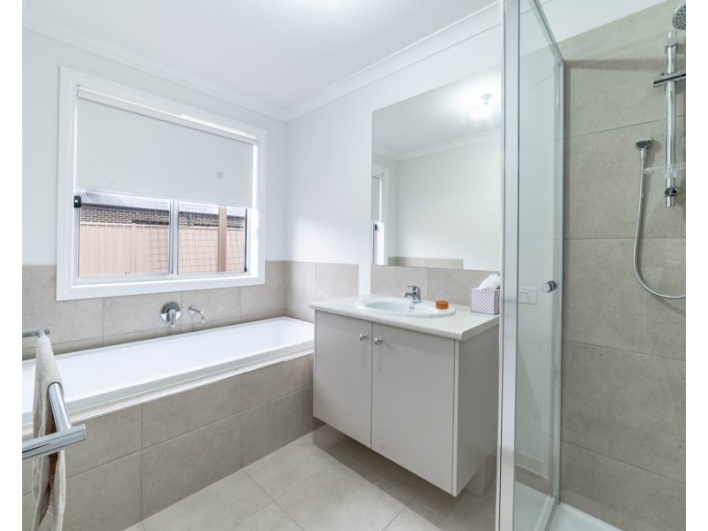 16 Quartz Place, Golden Square VIC 3555