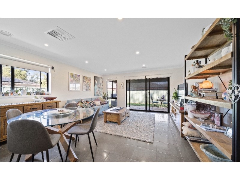 22 Clarcoll Crescent South, Kangaroo Flat VIC 3555