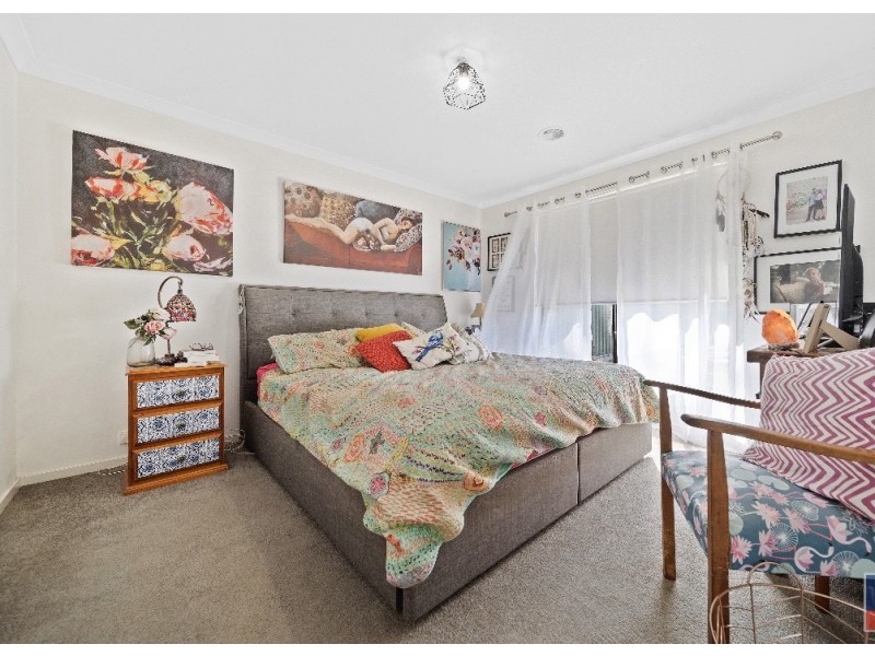 22 Clarcoll Crescent South, Kangaroo Flat VIC 3555