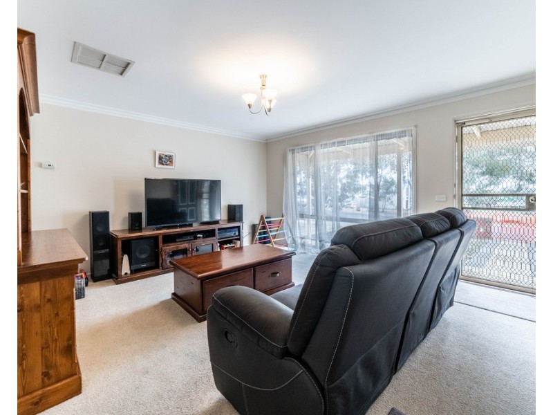 18 Ross Street, White Hills VIC 3550