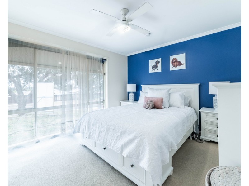 18 Ross Street, White Hills VIC 3550